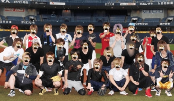 大阪男塾のナチュラルカットのホスト集合写真